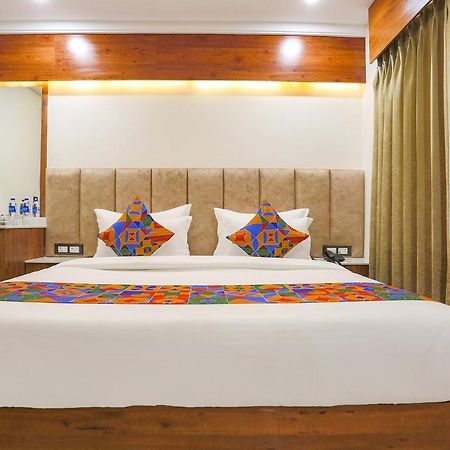 Fabhotel Golf Inn Golf Course Road 古尔冈 外观 照片