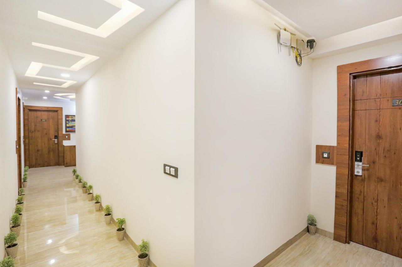 Fabhotel Golf Inn Golf Course Road 古尔冈 外观 照片