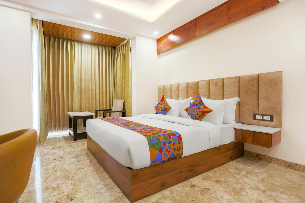 Fabhotel Golf Inn Golf Course Road 古尔冈 外观 照片