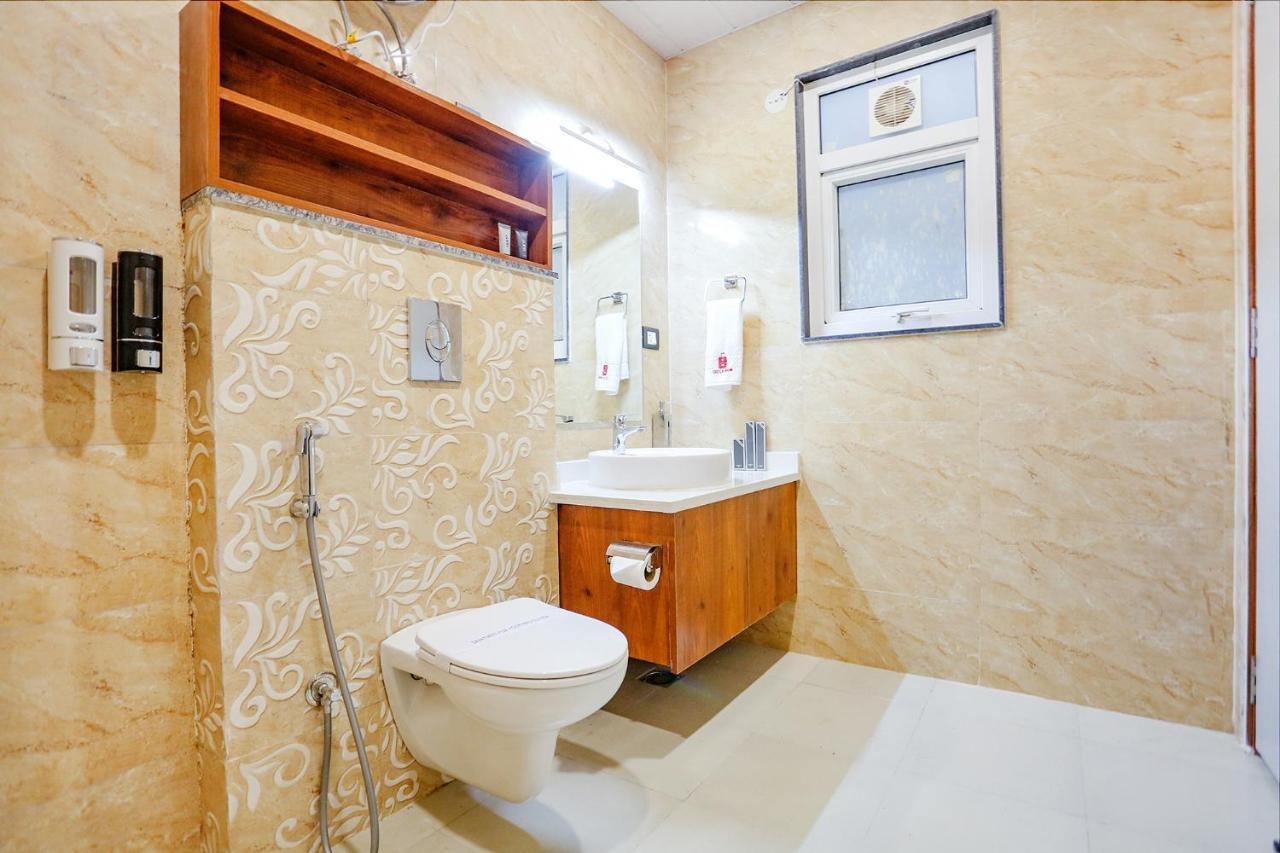 Fabhotel Golf Inn Golf Course Road 古尔冈 外观 照片