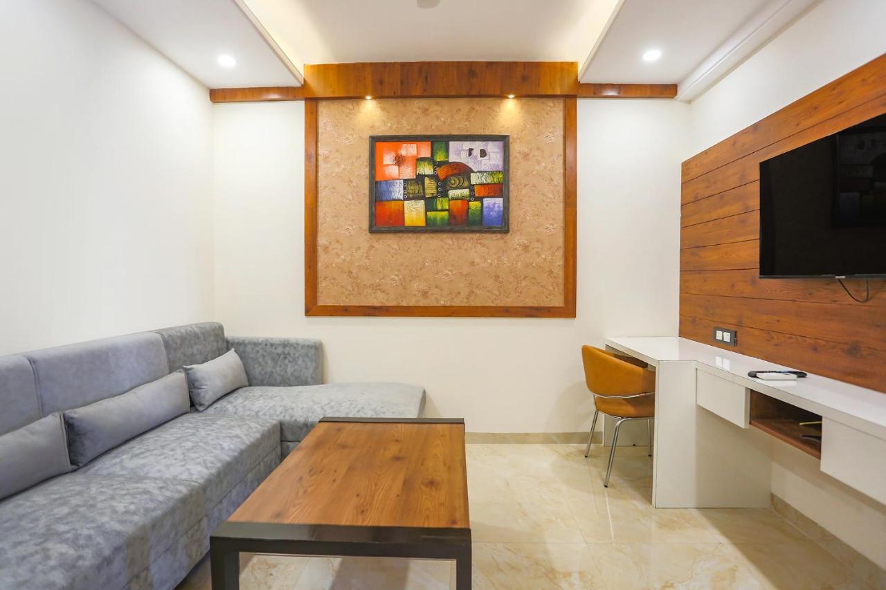 Fabhotel Golf Inn Golf Course Road 古尔冈 外观 照片