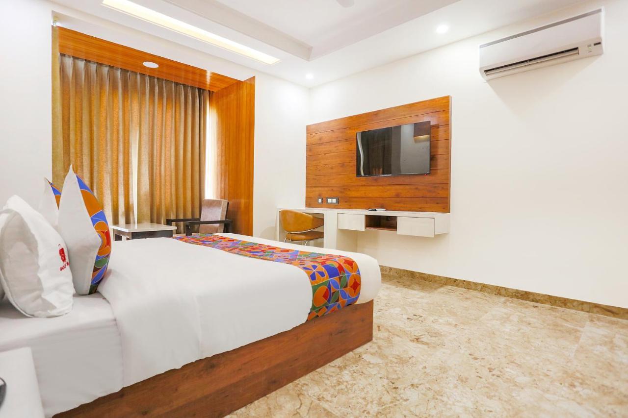 Fabhotel Golf Inn Golf Course Road 古尔冈 外观 照片