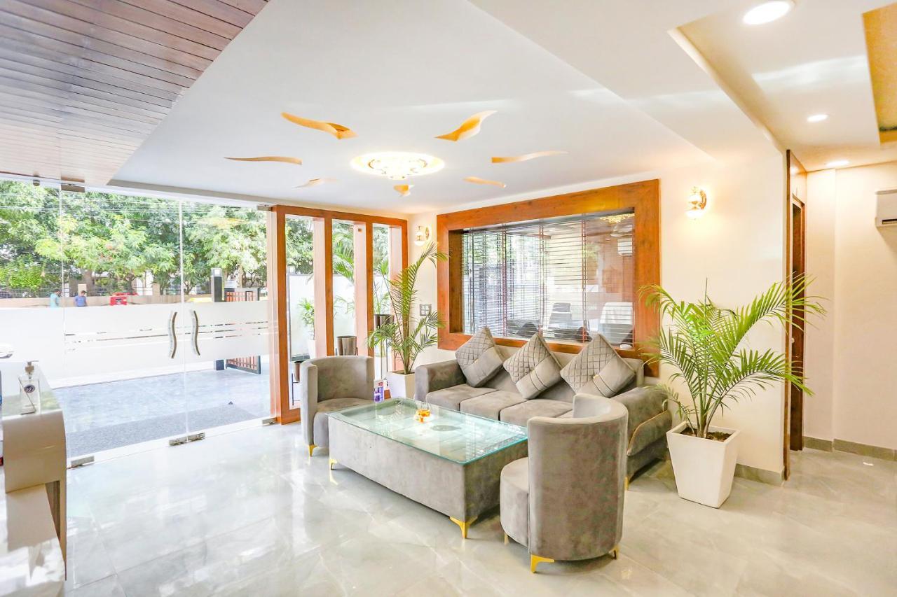 Fabhotel Golf Inn Golf Course Road 古尔冈 外观 照片