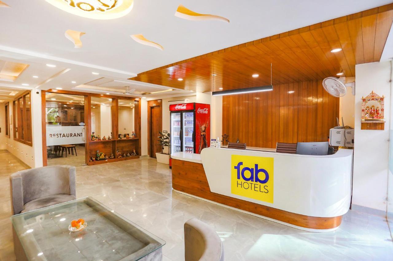 Fabhotel Golf Inn Golf Course Road 古尔冈 外观 照片