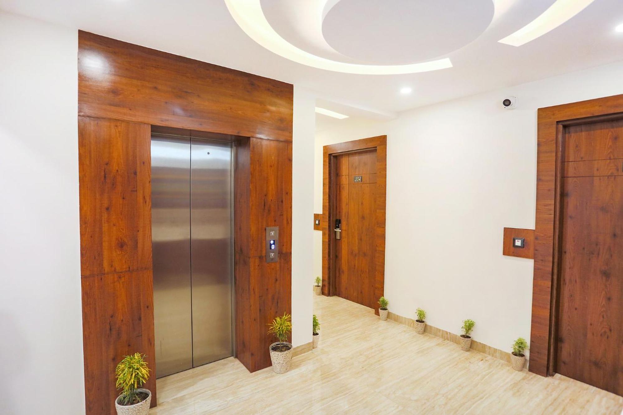 Fabhotel Golf Inn Golf Course Road 古尔冈 外观 照片
