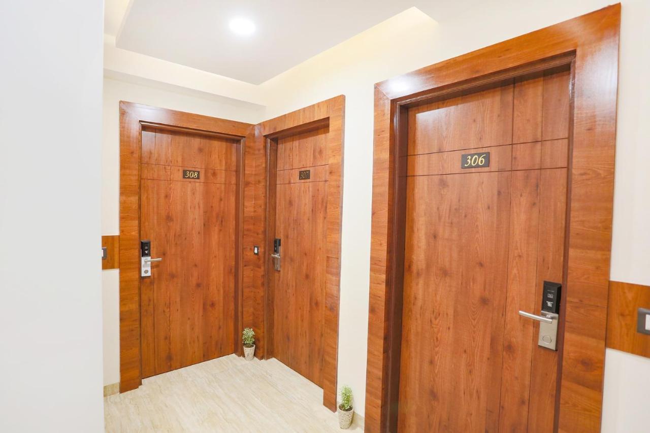 Fabhotel Golf Inn Golf Course Road 古尔冈 外观 照片